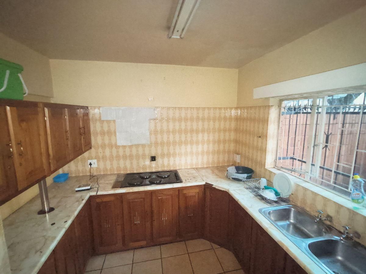 6 Bedroom duplex apartment for sale in Sunnyside, Pretoria