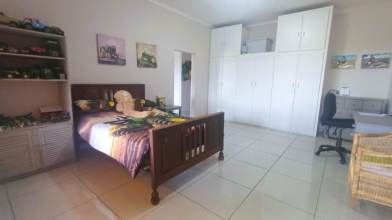 Photo 24 of 27