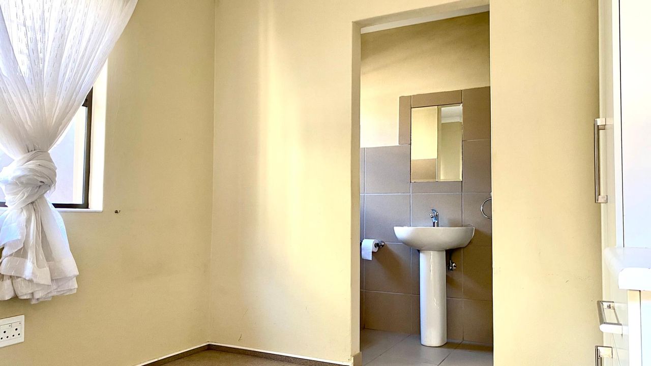 Photo 44 of 47
