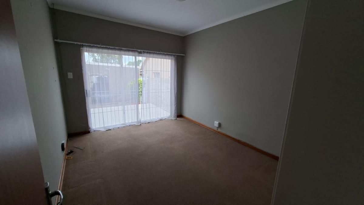 Photo 15 of 28