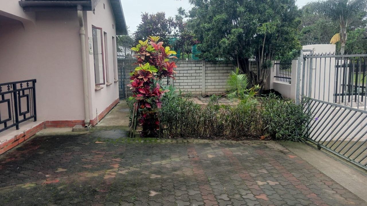 Photo 3 of 21