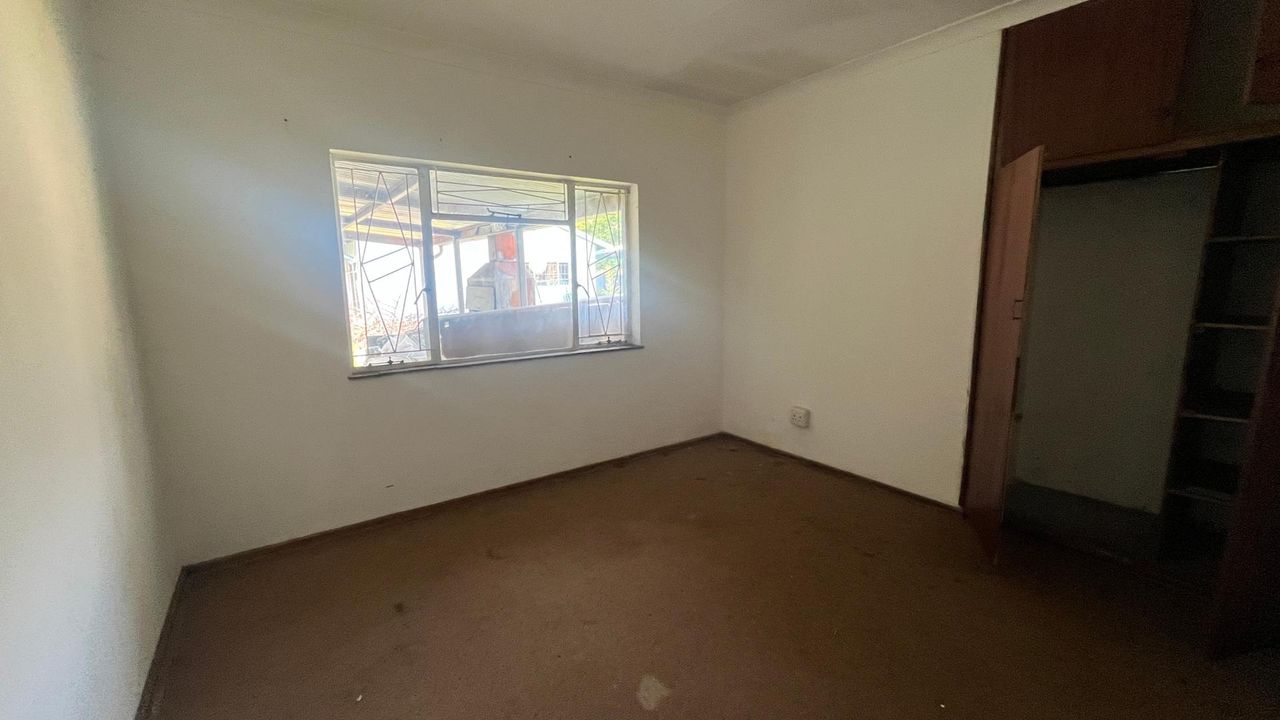 Photo 22 of 26