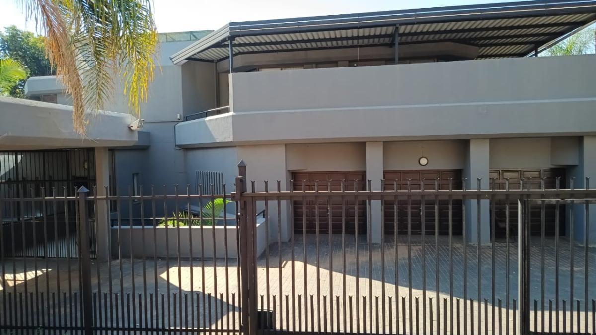 Photo of 10 Bedroom house for sale in Florauna, Pretoria
