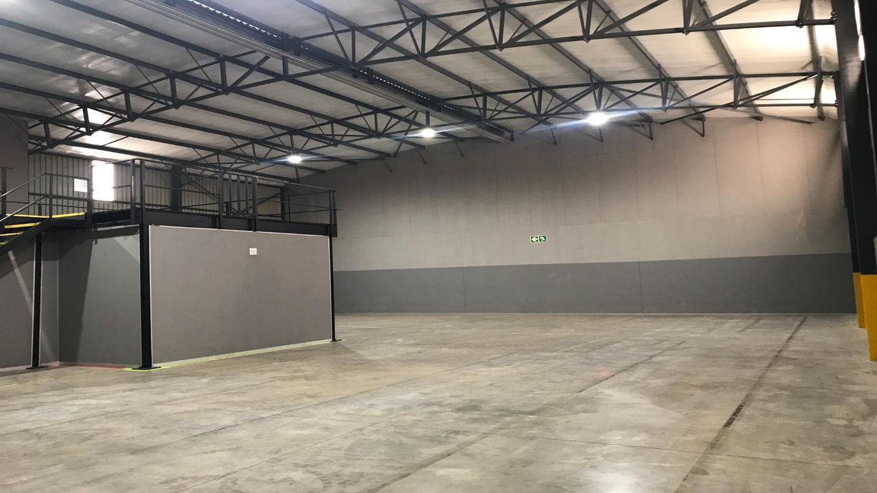 Photo 13 of 27