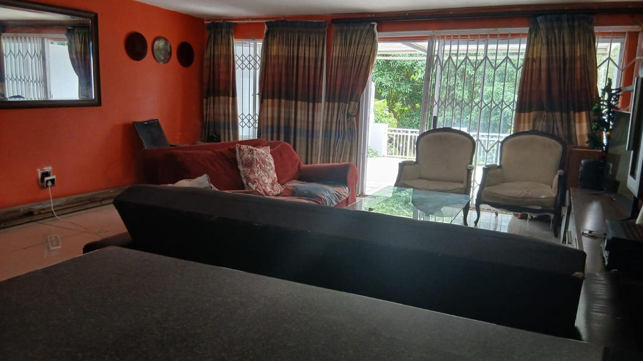 Photo 4 of 23