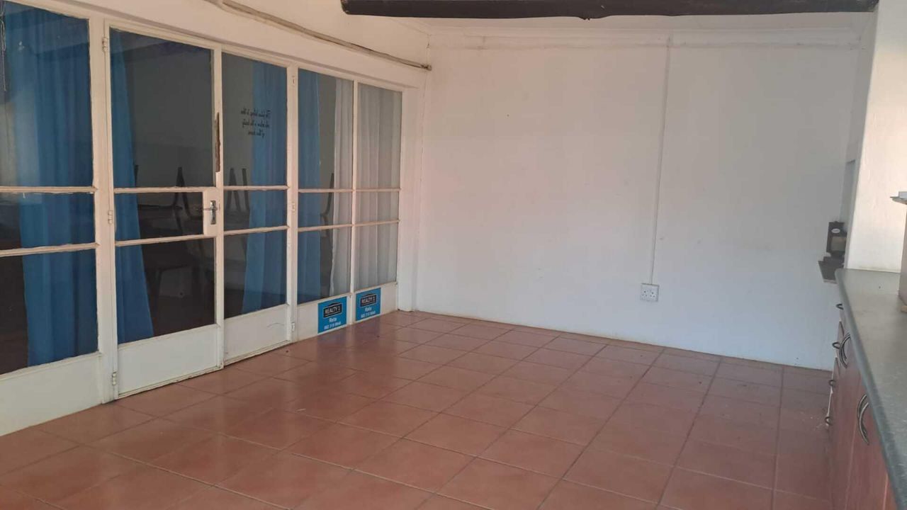 Photo 8 of 22