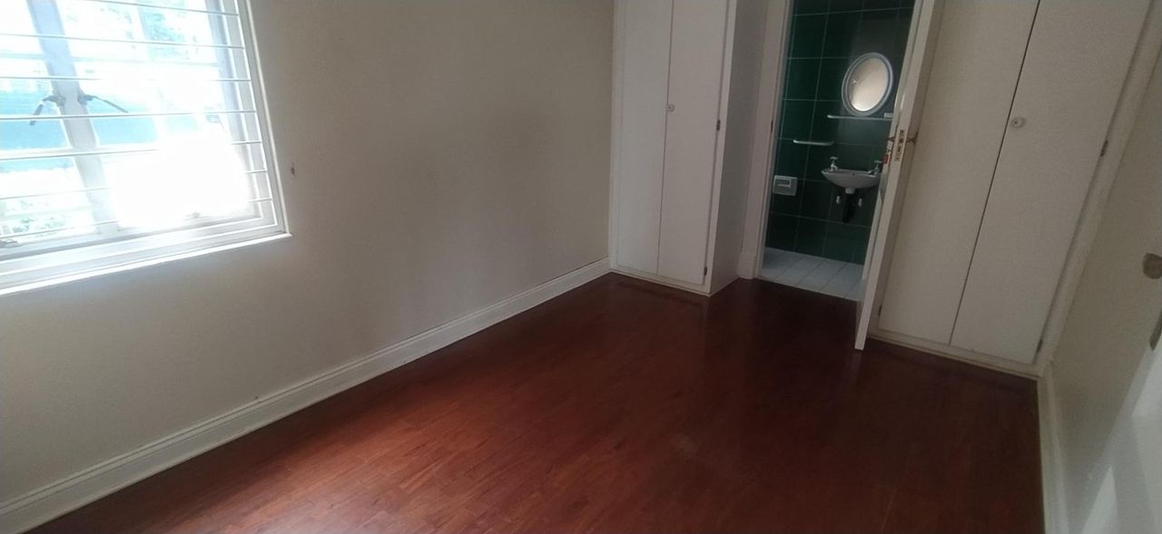 Photo 14 of 43