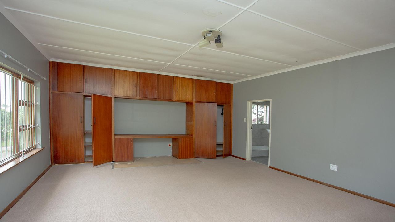 Photo 19 of 23