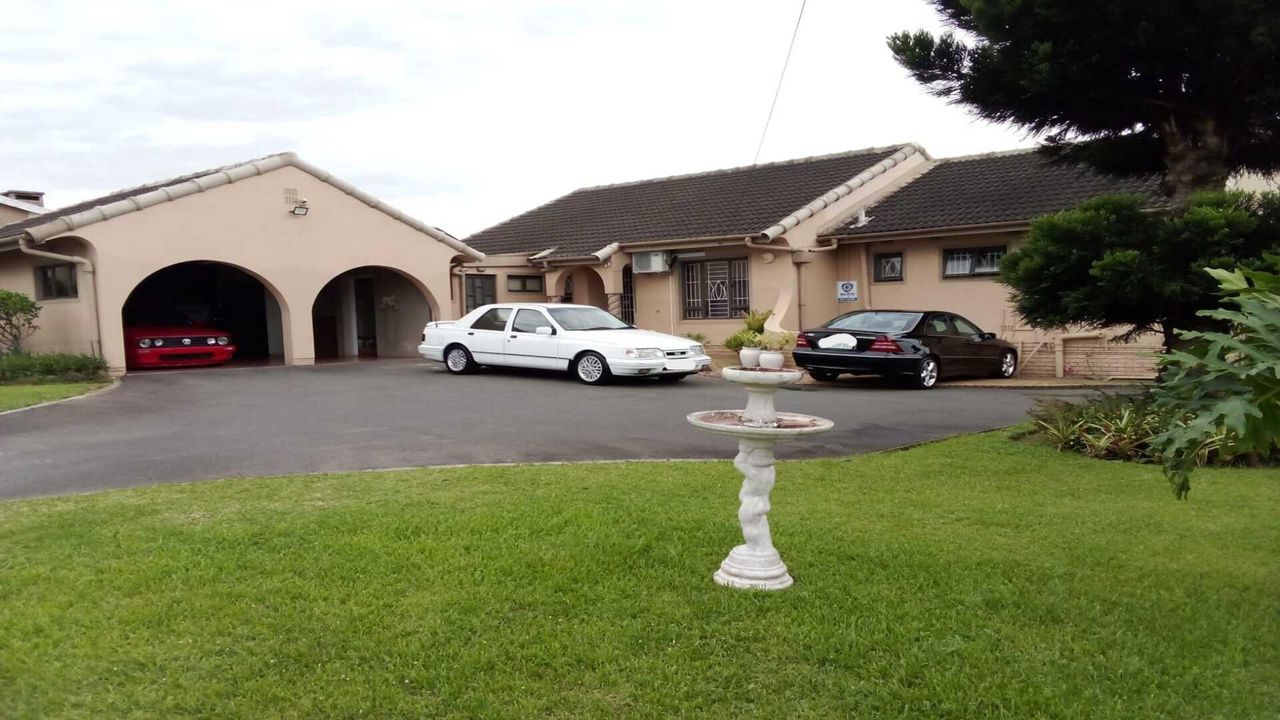 Photo 4 of 28