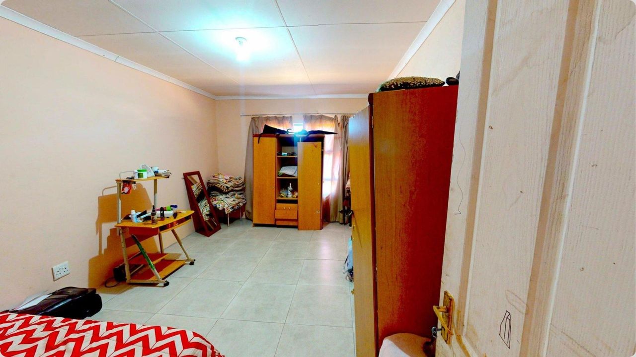 Photo 21 of 34
