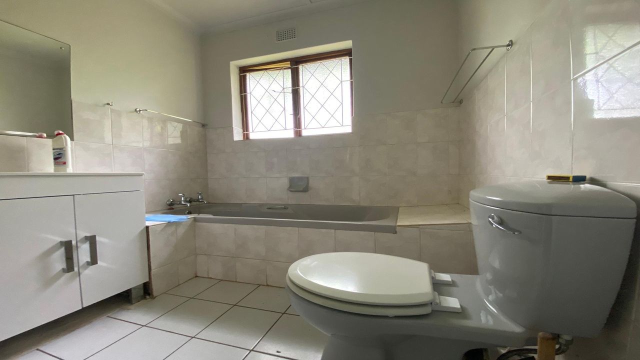 Photo 9 of 23