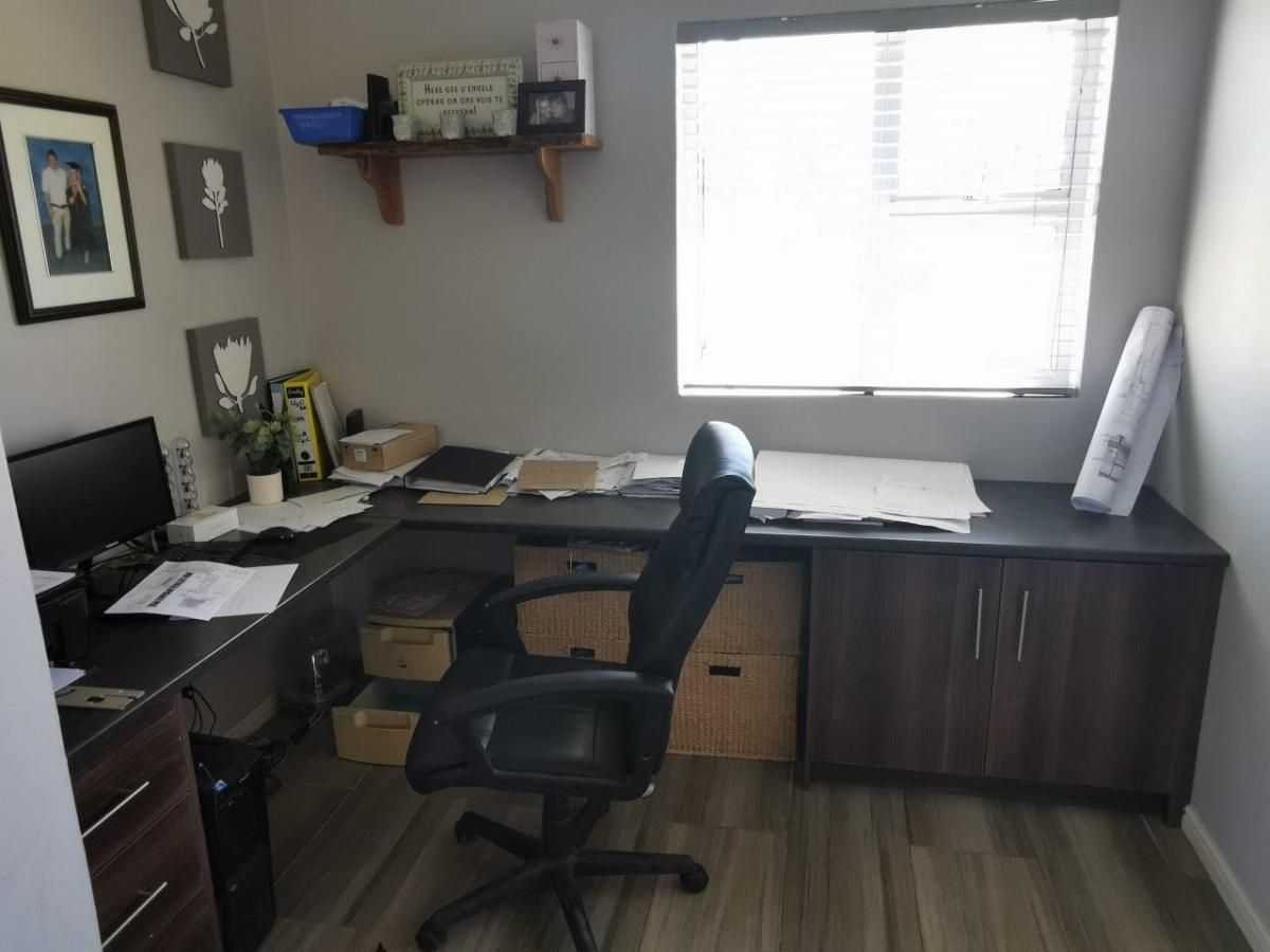 Photo 18 of 28