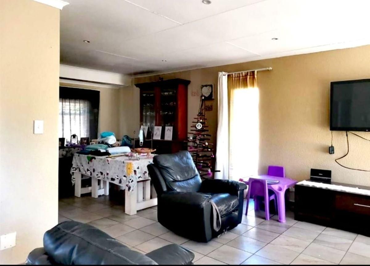 Photo 4 of 17