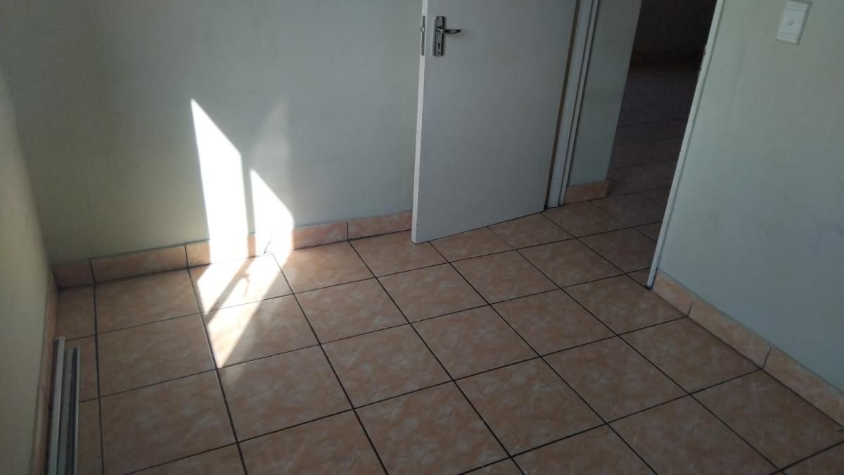 Photo 23 of 28