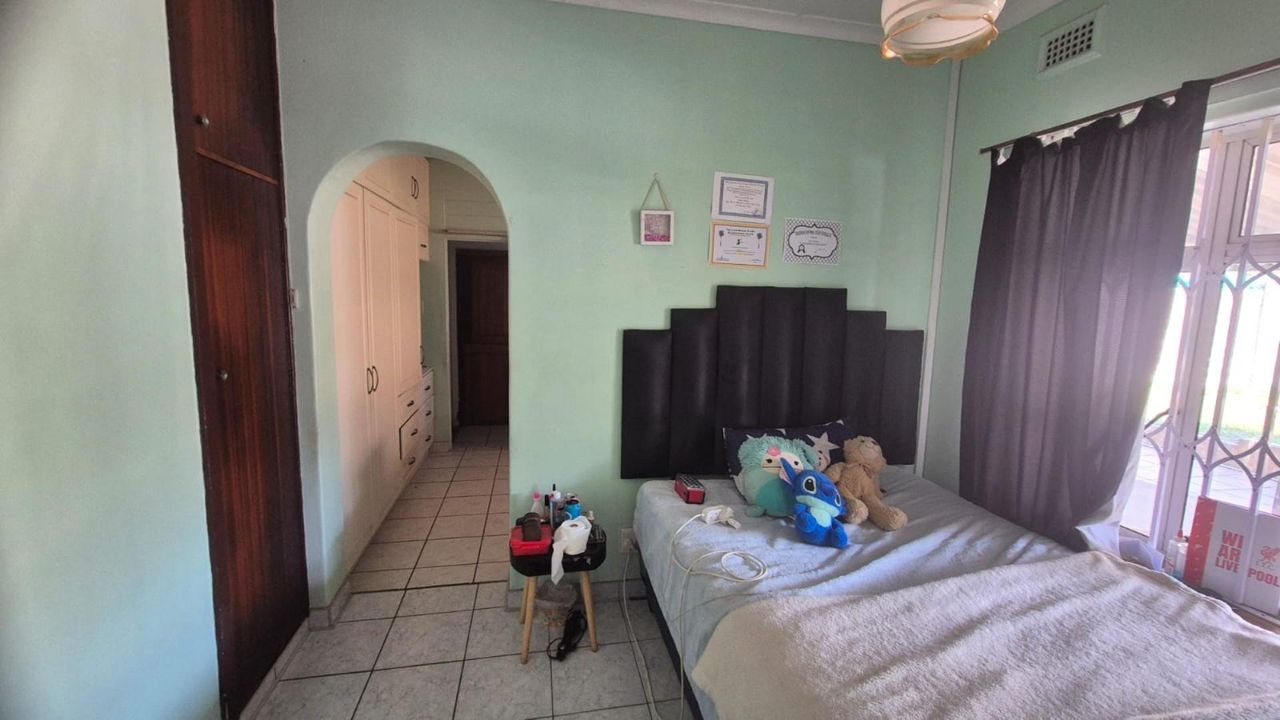 Photo 12 of 18