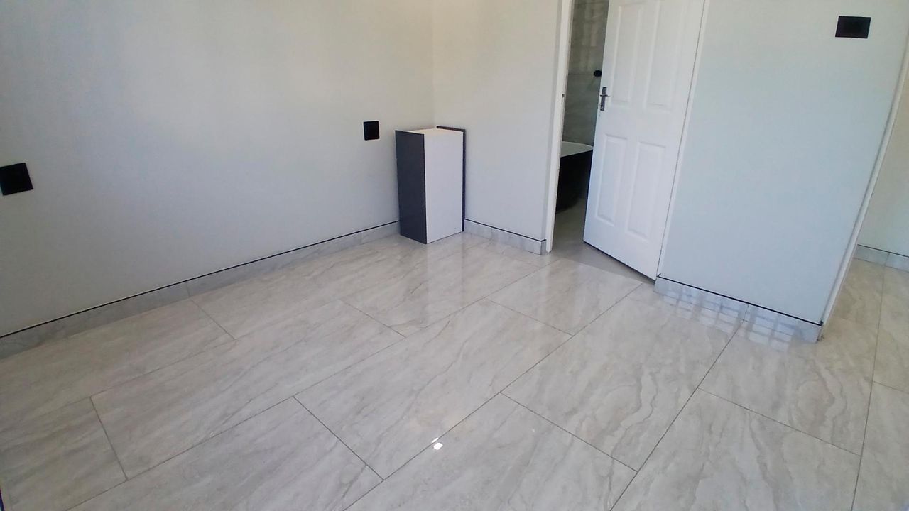 Photo 13 of 22