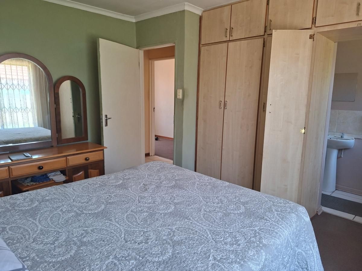 Photo 11 of 22