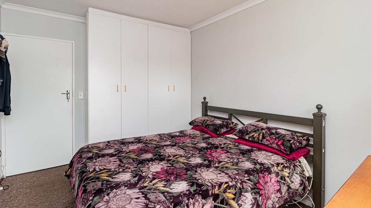 Photo of 2 Bedroom house for sale in Oakglen, Bellville