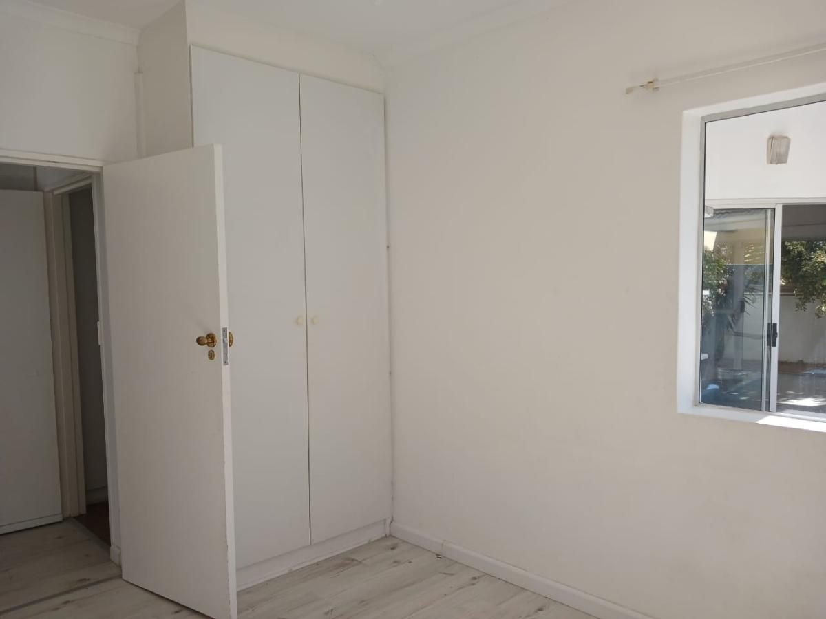 Photo of 2 Bedroom house rented in Lakeside, Cape Town