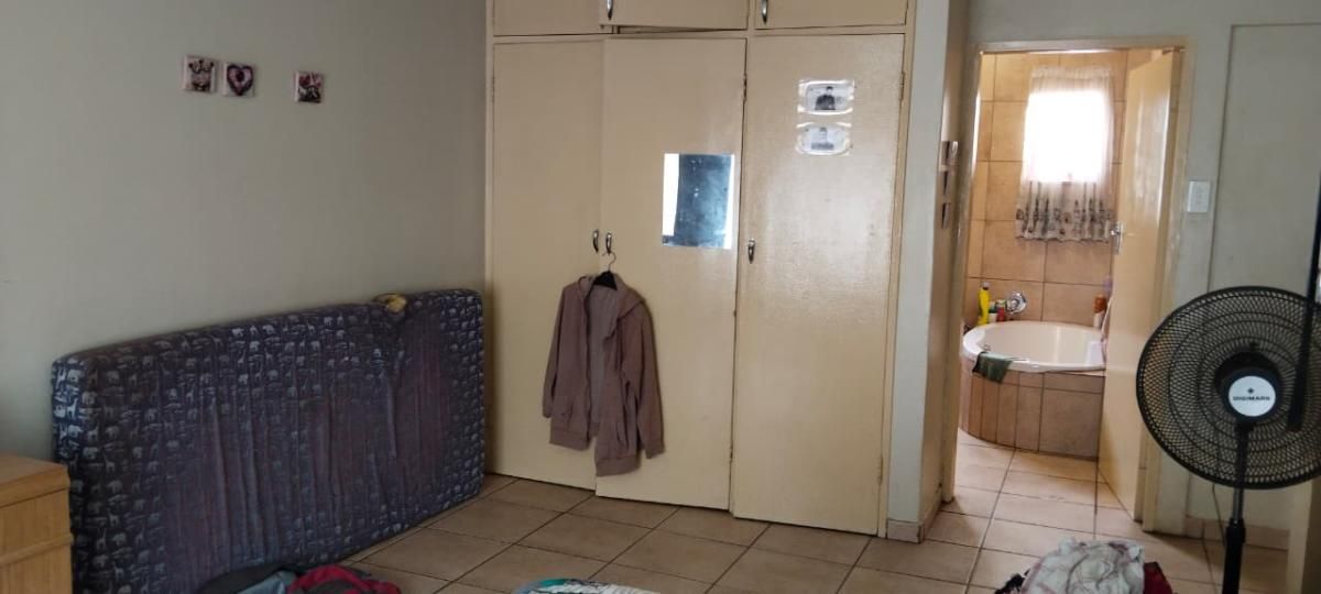 Photo 16 of 21