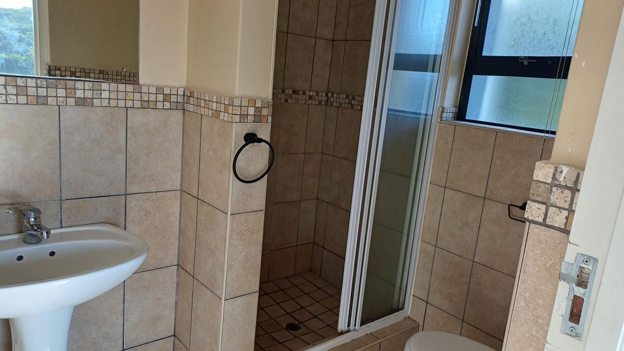 Photo 11 of 23