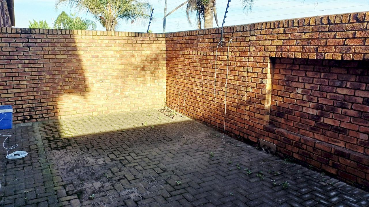 Photo 12 of 13