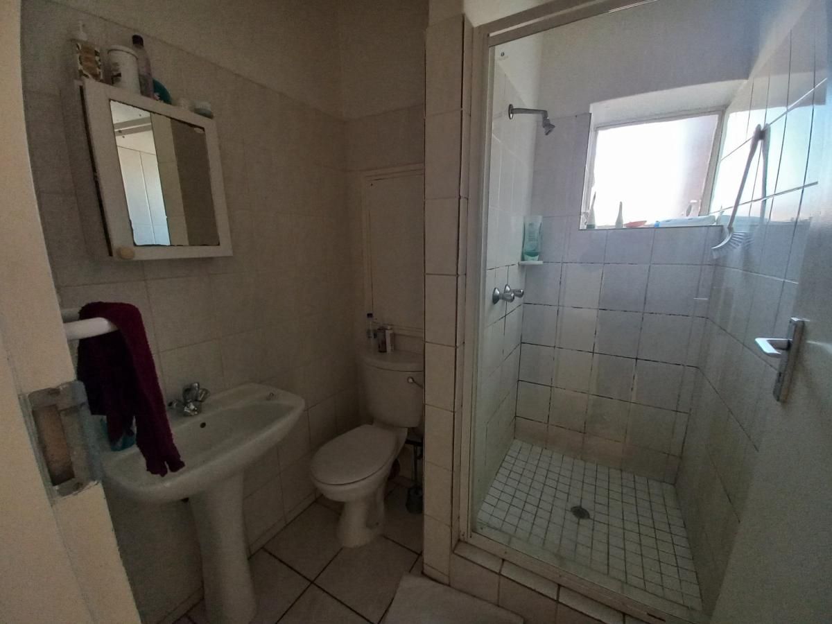 Photo 18 of 28