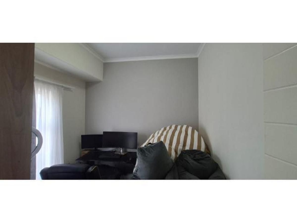 Photo 10 of 12