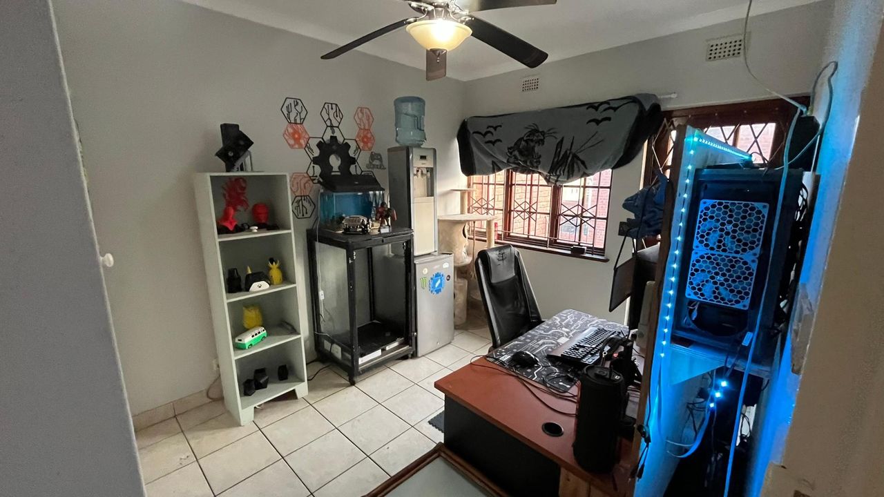 Photo 22 of 24
