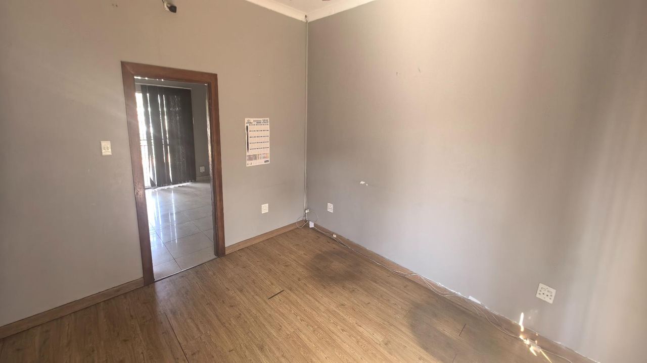 Photo 11 of 24