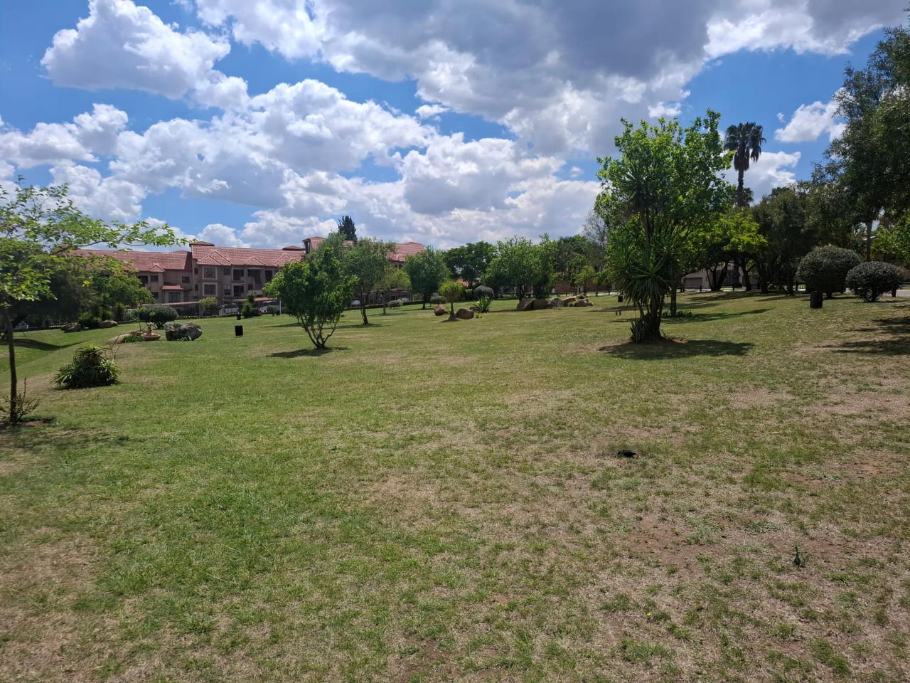 Photo 27 of 29