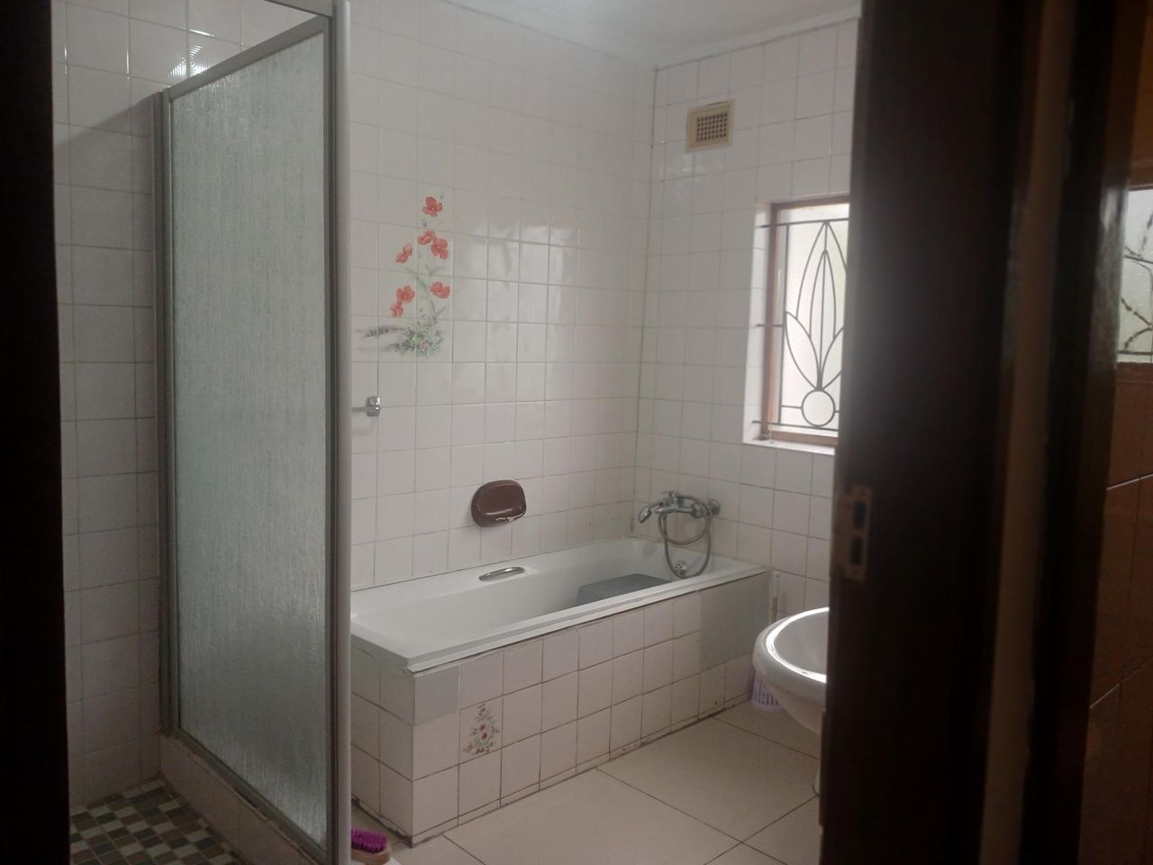 Photo 21 of 24