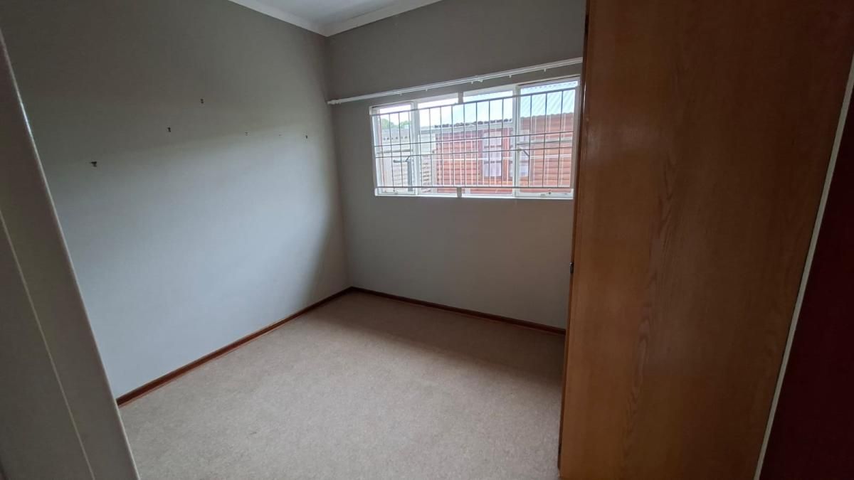 Photo 6 of 28