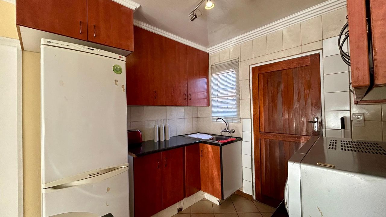 Photo 3 of 24