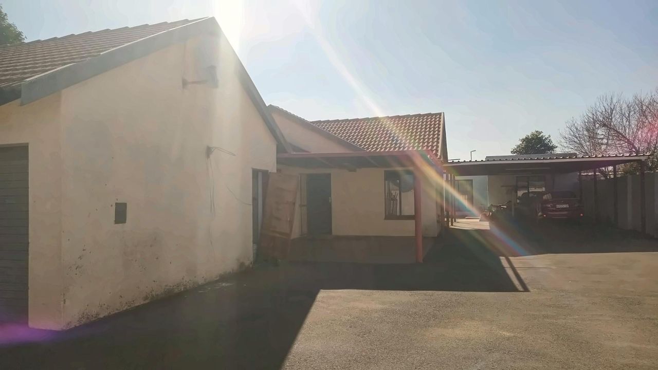 Photo 18 of 35