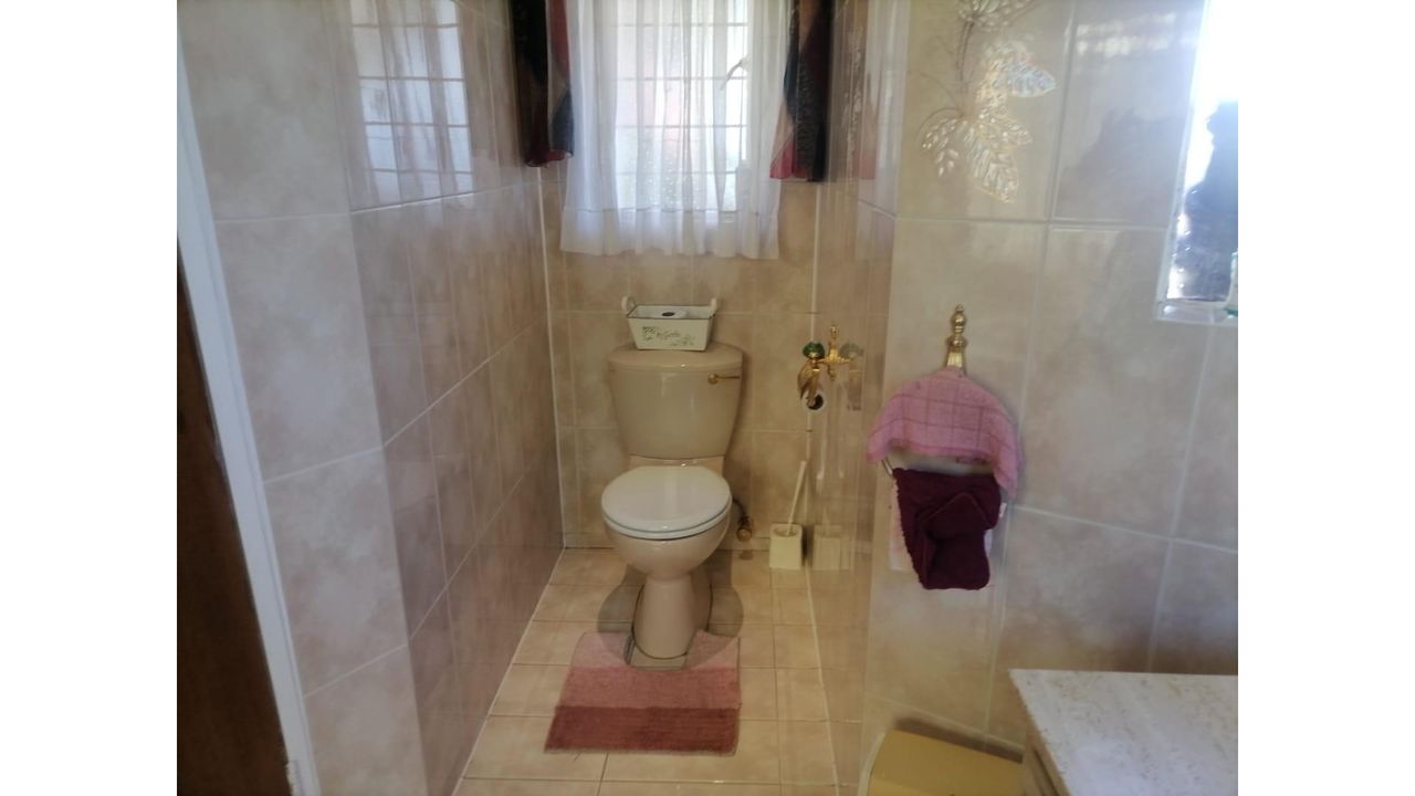 Photo 23 of 40
