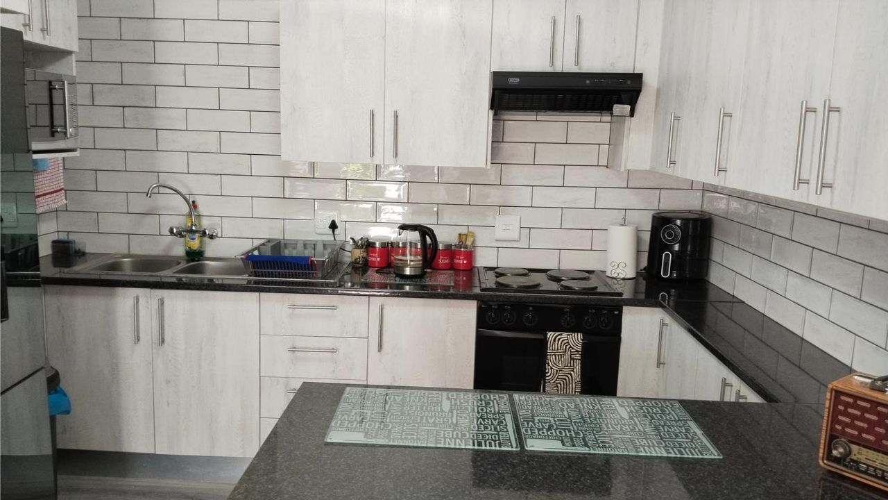Photo 9 of 30