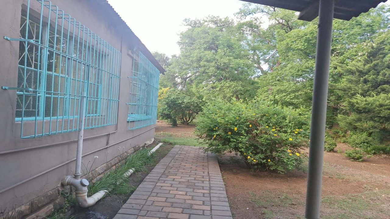 Photo 9 of 16