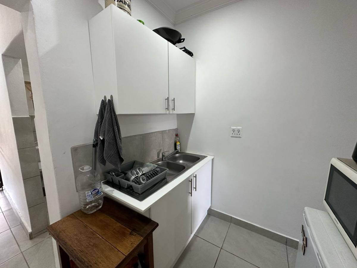 Photo of 1 Bedroom flat rented in Langenhovenpark, Bloemfontein