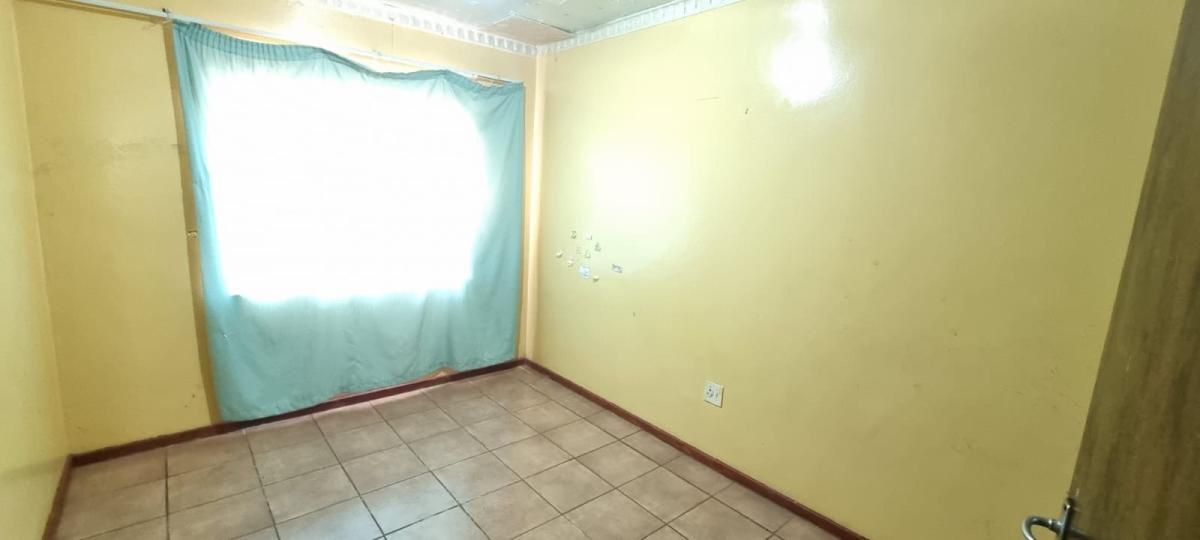 Photo 12 of 14