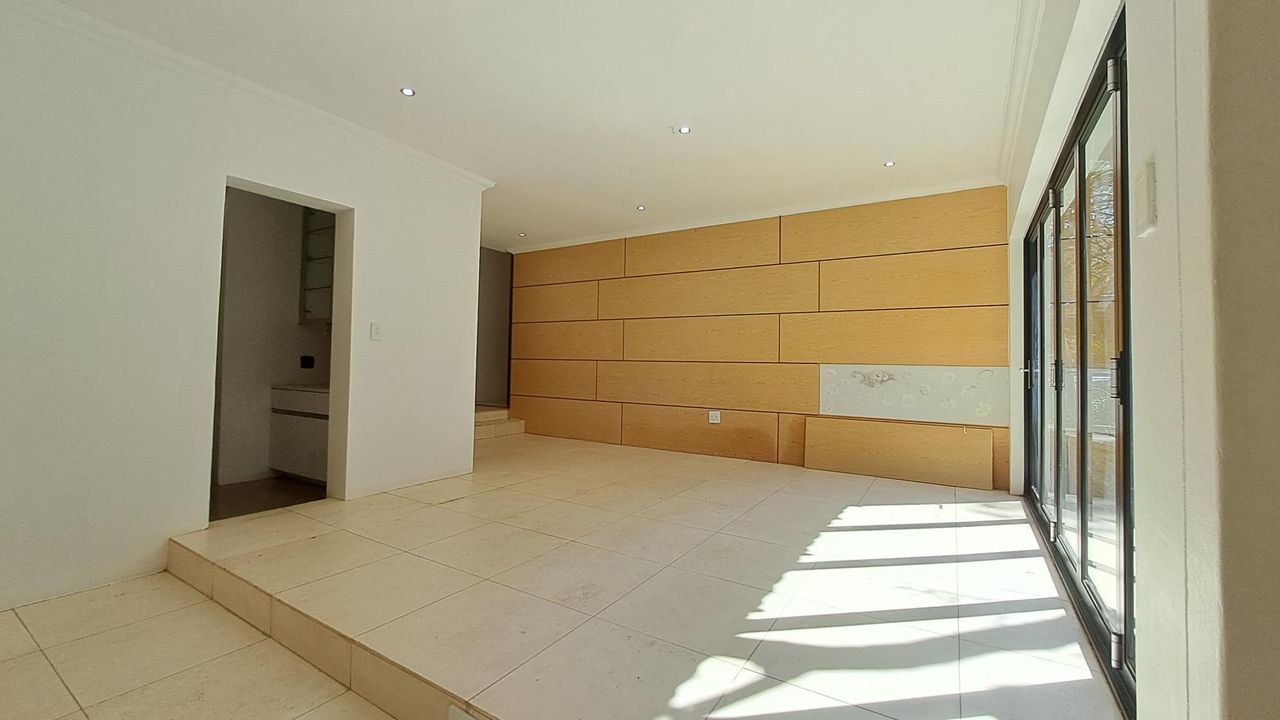 Photo 4 of 21