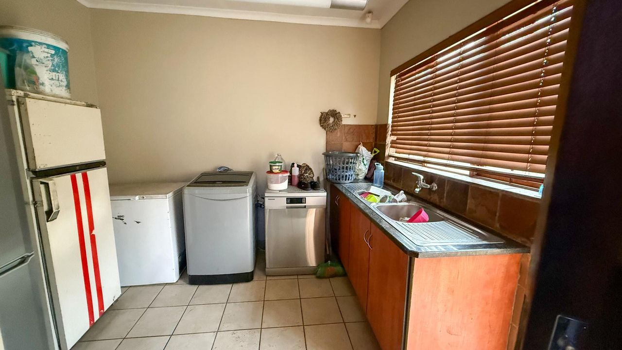 Photo of 3 Bedroom house for sale in Aerorand, Middelburg