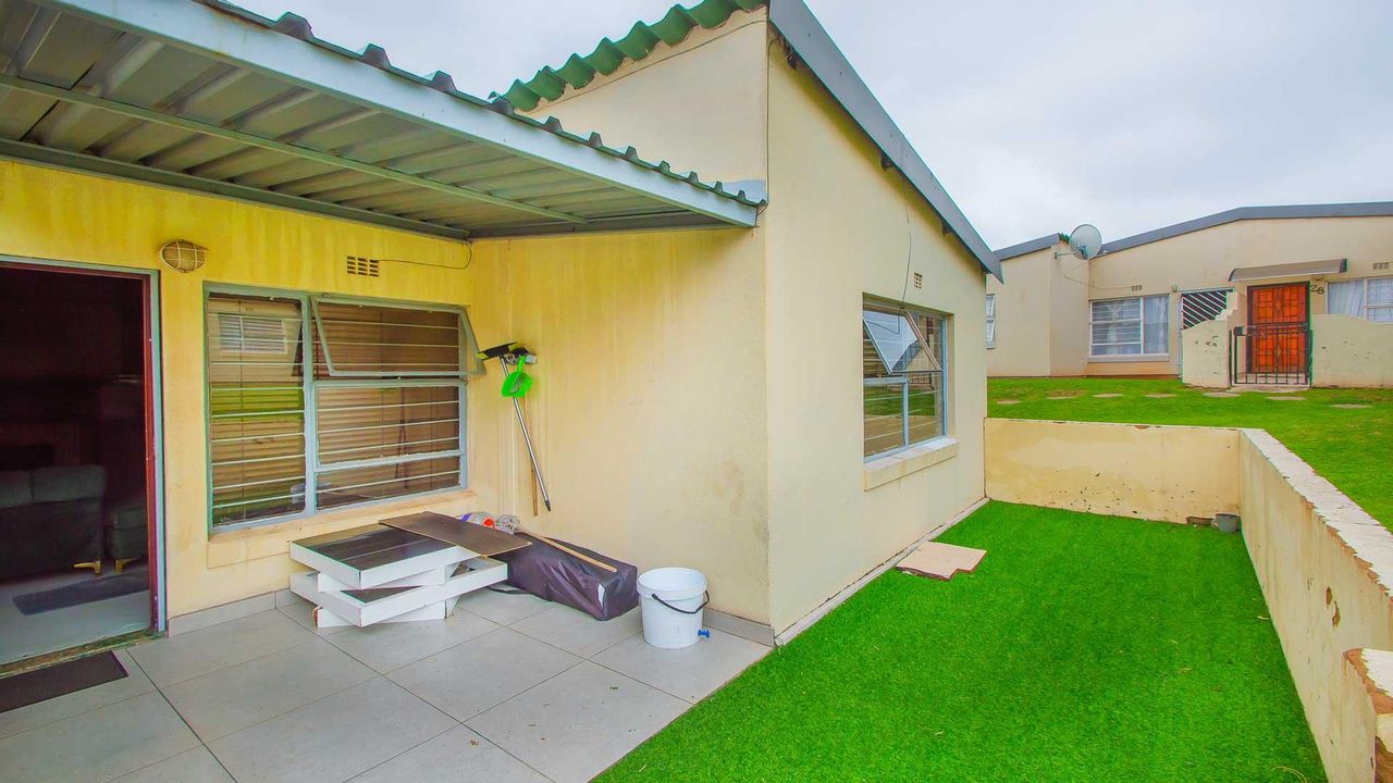 Photo 11 of 20