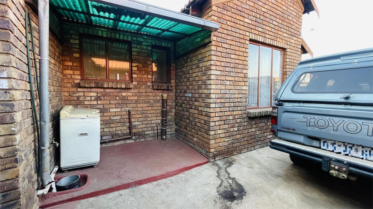 Photo 16 of 19
