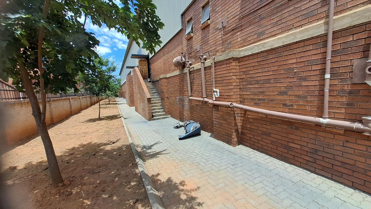 Photo 17 of 20