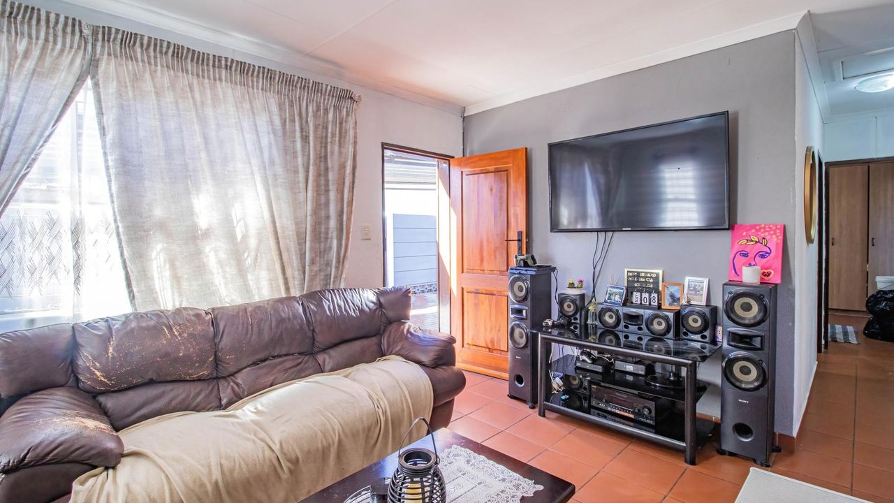 Photo 6 of 26