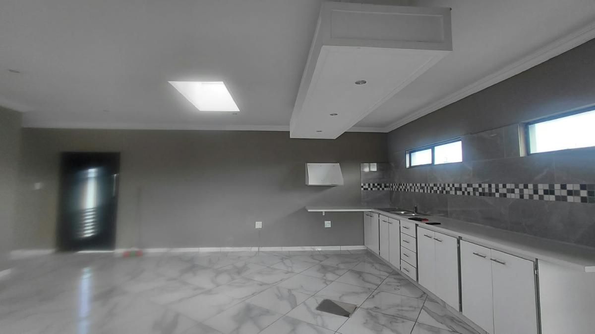 Photo 4 of 8