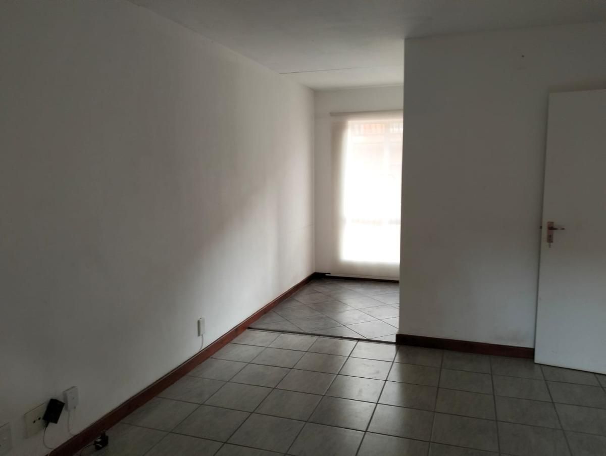 Photo 17 of 23
