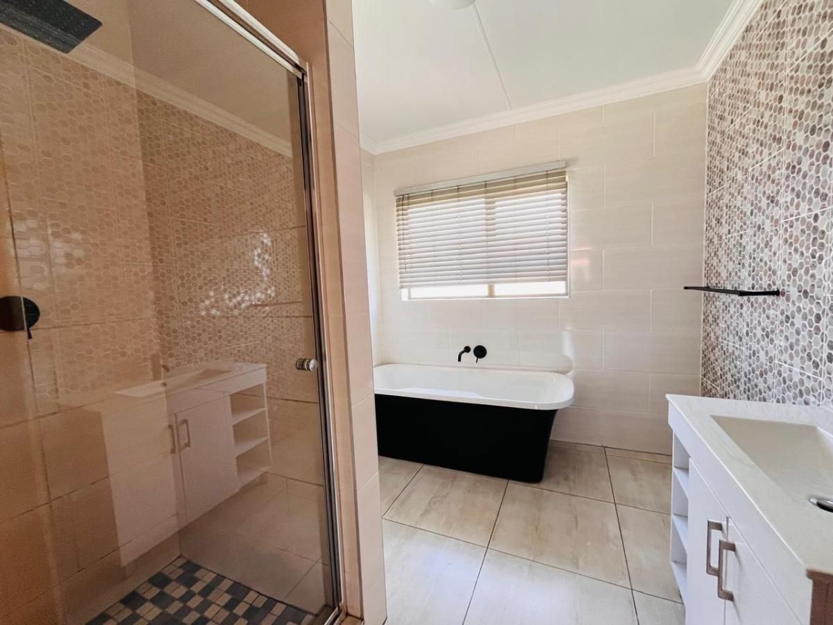 Photo of 4 Bedroom townhouse - freehold for sale in Ben Fleur, Witbank