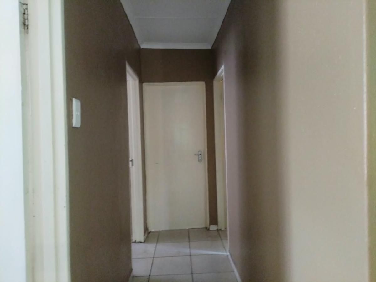 Photo 4 of 9